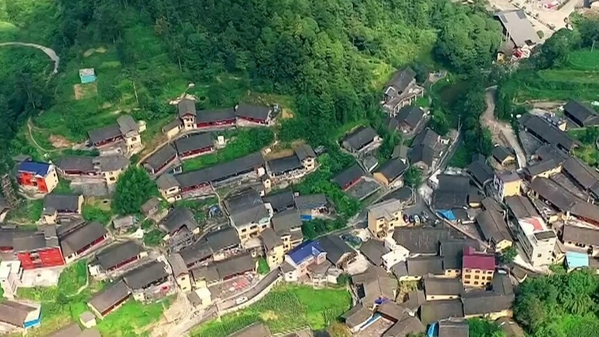 在习近平新时代中国特色社会主义思想指引下——新时代新作为新篇章 高举伟大旗帜 擘画强国蓝图