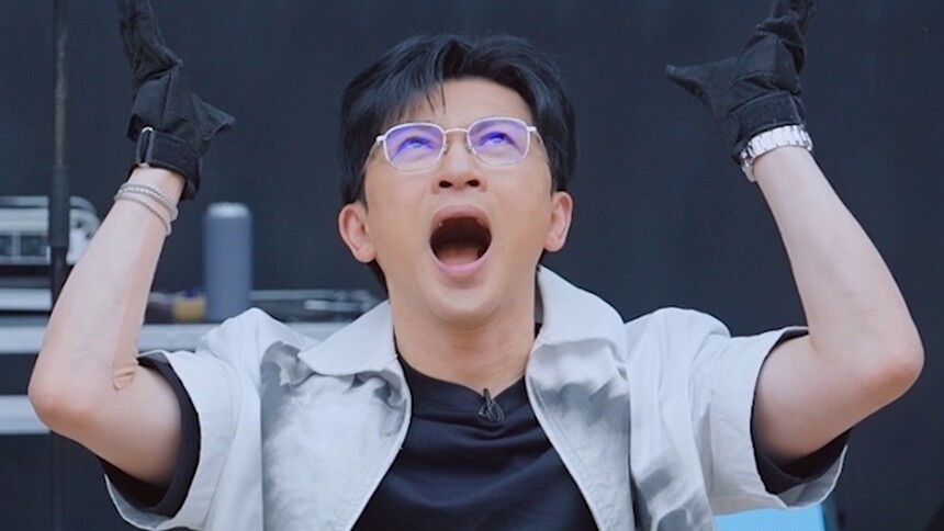 练歌房表情包大赛开启！苏有朋堪称表情包大王