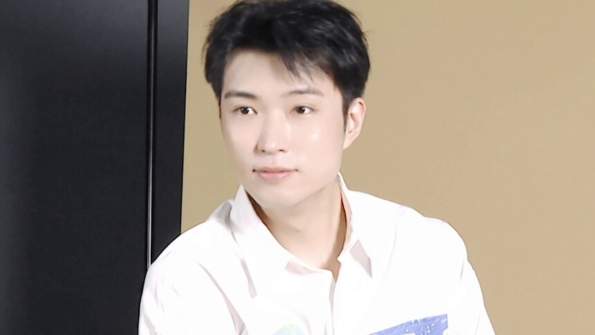 《美好年华研习社》独家侧拍：左溢叶子淳清爽帅气