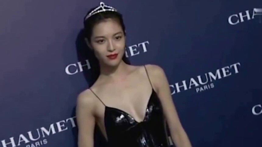 钟楚曦方否认恋情！钟楚曦黑泽被曝连约三天会，出游还同进出酒店