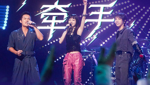 纯享版：张韶涵华晨宇范逸臣《牵手》