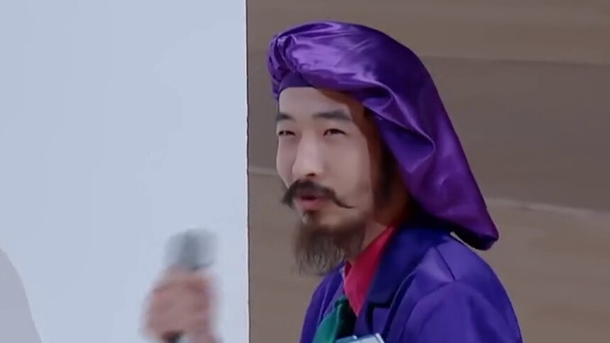 薛大威是在逃快乐小蘑菇 遭遇夸奖后喜形于色