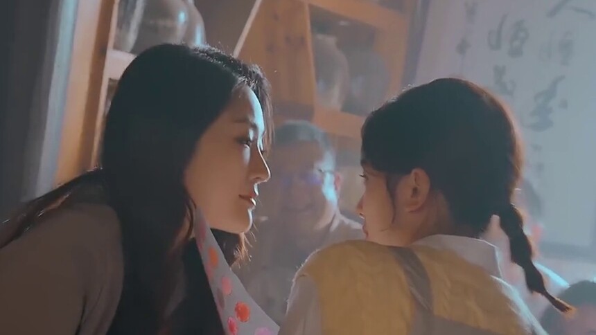 张可盈把向琴琴盯害羞了