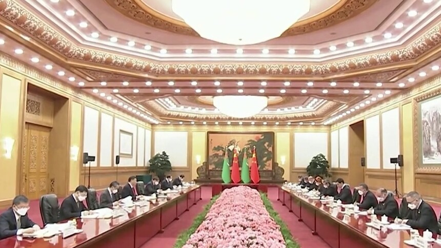 习近平同土库曼斯坦总统谢尔达尔·别尔德穆哈梅多夫举行会谈