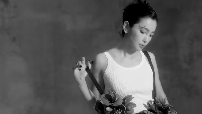 【时尚COSMO】李冰冰冬日繁花大片，转发这个李冰冰，你也能拥有美丽人生