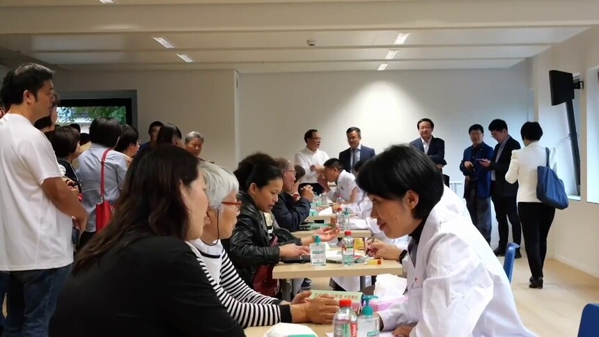 “中医关怀团”欧洲三国行 走进卢森堡