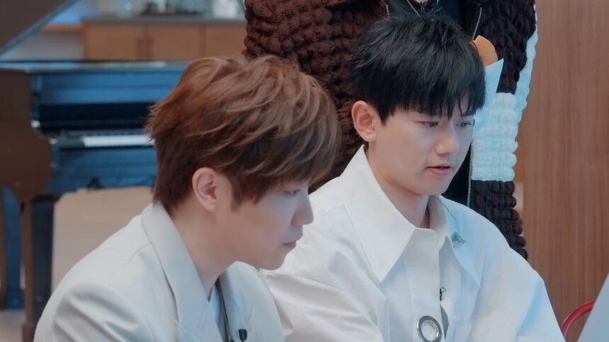 超前派对：张杰徐良游戏PK 张紫宁教于文文跳手势舞