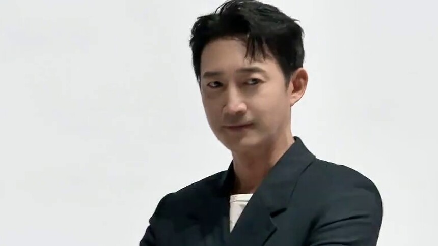 《哎呀好身材5》海报侧拍：王阳打羽毛球热血沸腾