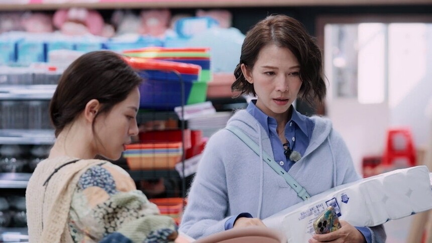 养生达人蔡少芬拿垃圾桶泡脚？钟楚曦成蔡少芬专属翻译官