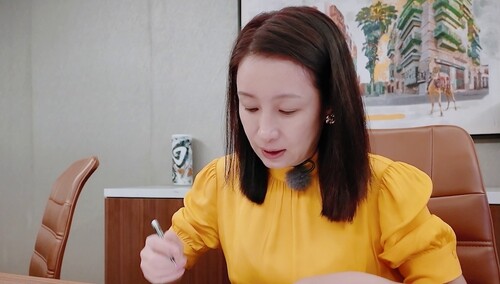 一脸崩溃 秦海璐小考答题得分全靠缘分？