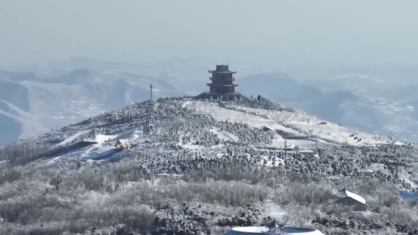 河南伏羲山：玉树琼花 美不胜收
