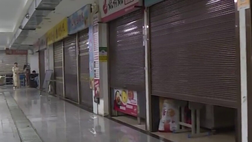 天天315 交了房租，店面为何不能开张？ 培训学校内商业街大门紧闭？ 商户们苦不堪言吐真相