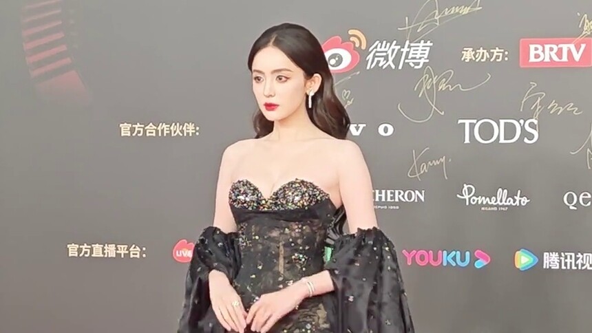 娜扎赢麻啦！红毯生图美出新高度！