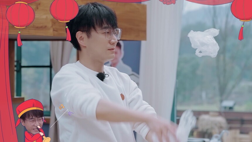王铮亮沉浸演绎塑料袋舞超洗脑 好奇宝宝陆虎秒捧场