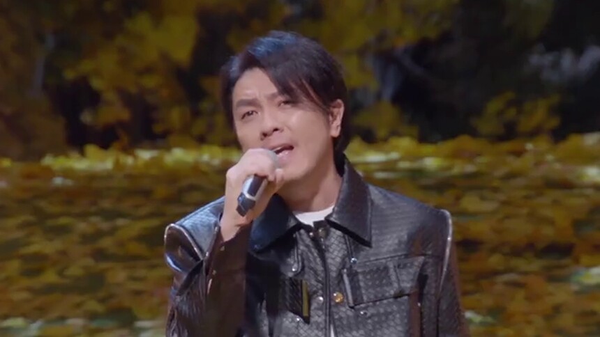 阿杜演唱《爱不后悔》 沙哑嗓音唱出释然