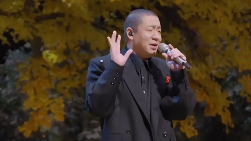 梁龙新唱松弛版《怕黑的女人》 深情嗓音勾勒月下思念