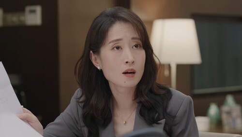 《女士的品格》第10集看点：假离婚有猫腻？姚薇暗示安欣老公有问题