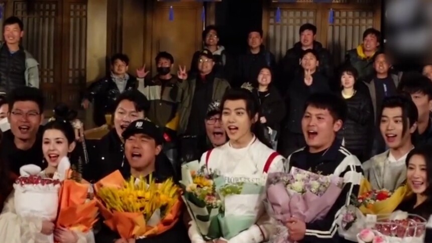 杀青顺利！焉栩嘉晒《晓朝夕》杀青日记