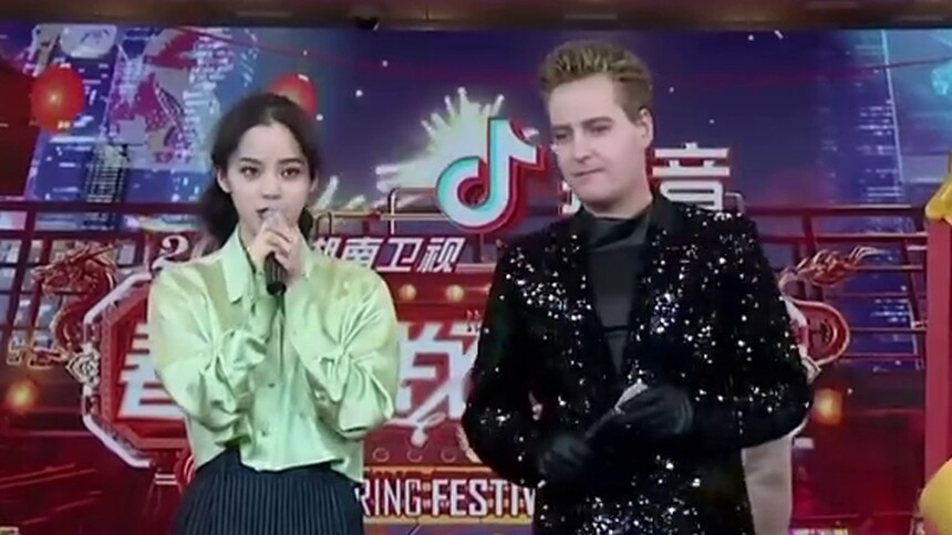 欧阳娜娜超开心和维塔斯合作 糖油粑粑是最爱！