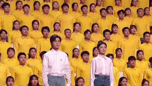 青春宣言《向雷锋同志学习》 用忘我的精神奉献社会