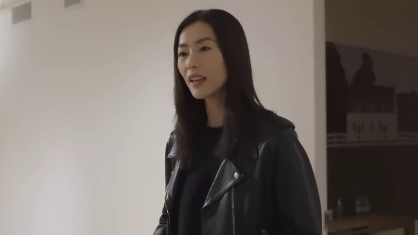 【VOGUE】24 Hours With刘雯，跟随刘雯试穿优雅礼裙，看红毯上的她自信舒展，气场全开