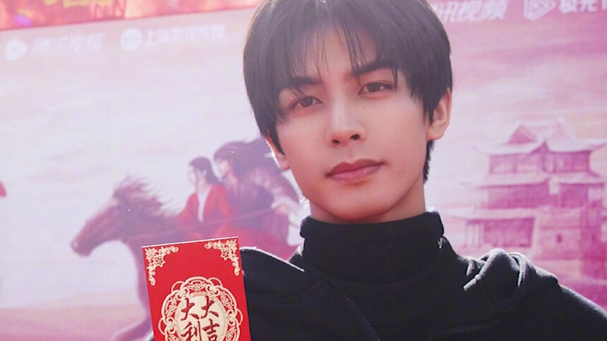 宋威龙陈仟钰恋情疑似曝光 亲密逛街同回公寓