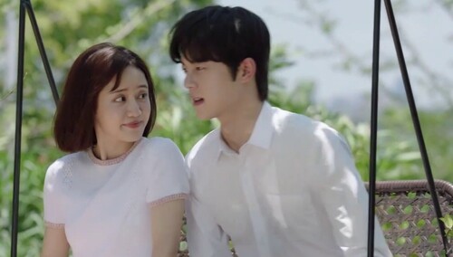 秋千上宋皓宇告诉齐思乐金汐晨决定接受治疗重回赛场