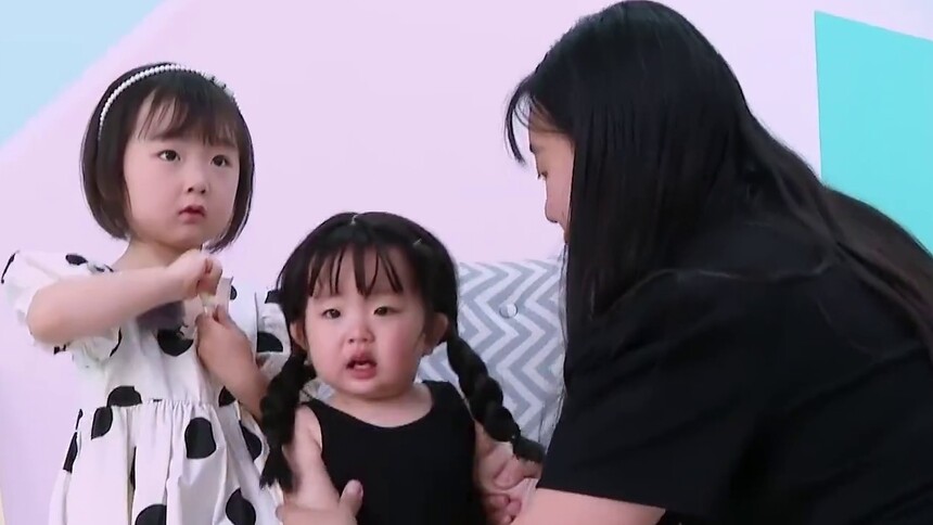 二胎妈妈关爱失衡 E哥直呼好想冲进去抱抱姐姐！