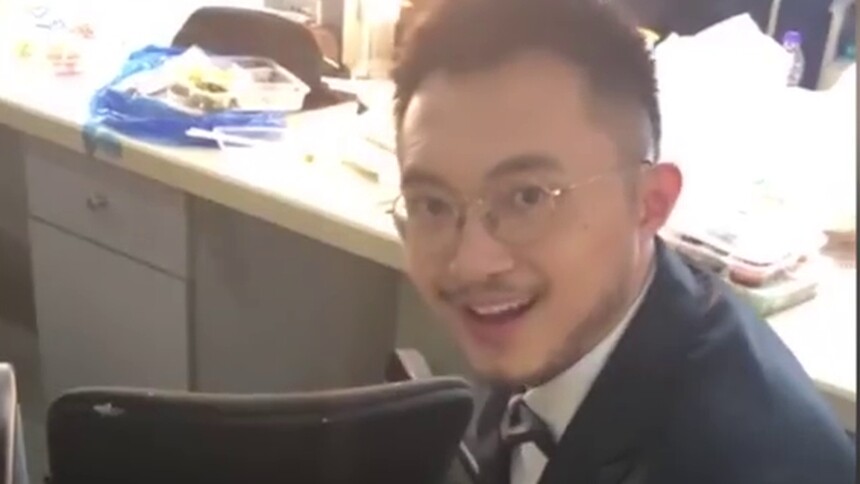 小声探班：李彦锋开场前自拍 惊现绝世美颜