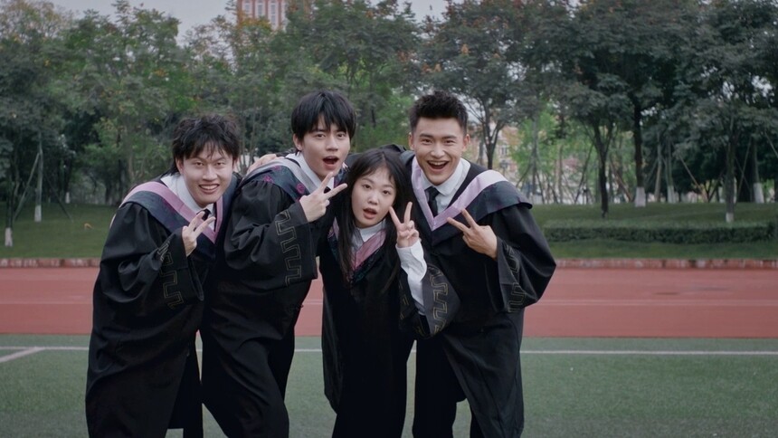 《表白吧！在毕业前》甜酷MV 马赛克乐队唱响《霓虹甜心》