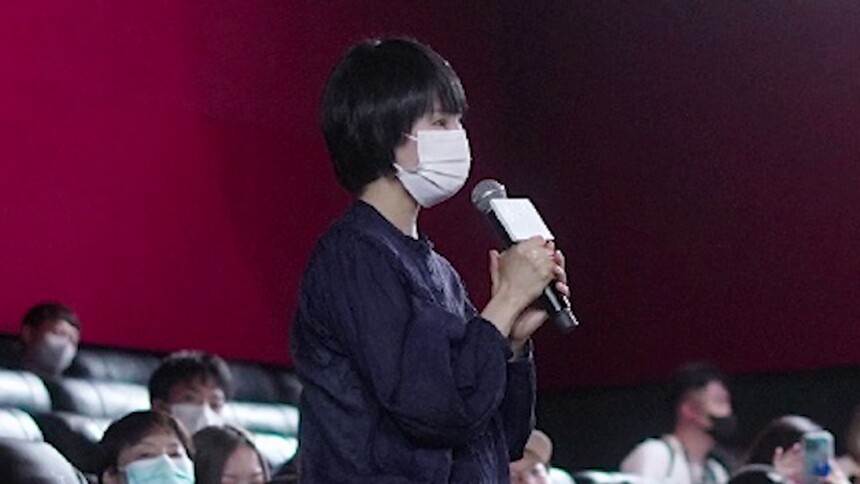 袁泉现身夏雨新片首映礼 夫妻罕见合体甜蜜感十足