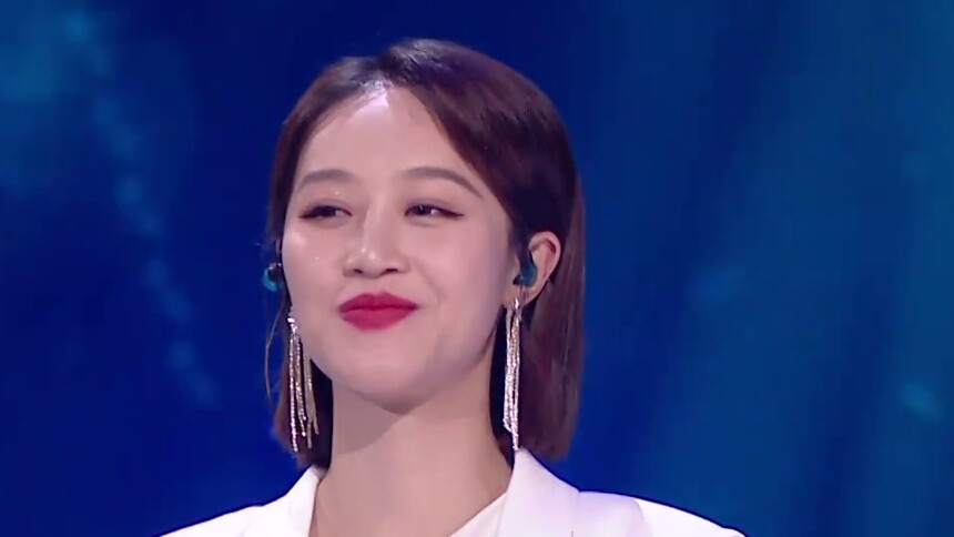 何炅蓝盈莹致敬边疆战士 周宇峰用生命捍卫国家每一寸土地