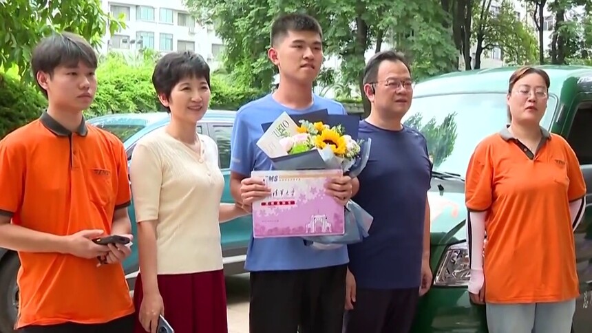 清华大学！长沙今年首封高考录取通知书送达：长沙雅礼中学学生刘家瑜 通过数学竞赛保送清华