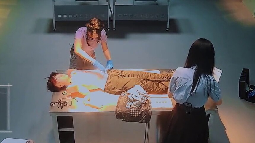 首考勘验“案发现场” 陈晨李雨馨搭档勘察好默契