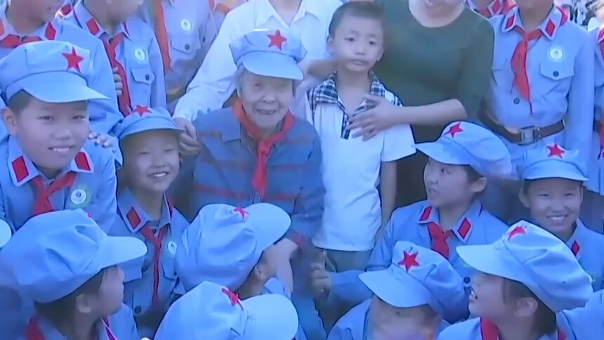 “老阿姨”龚全珍走了，她给我们留下了怎样的精神财富？