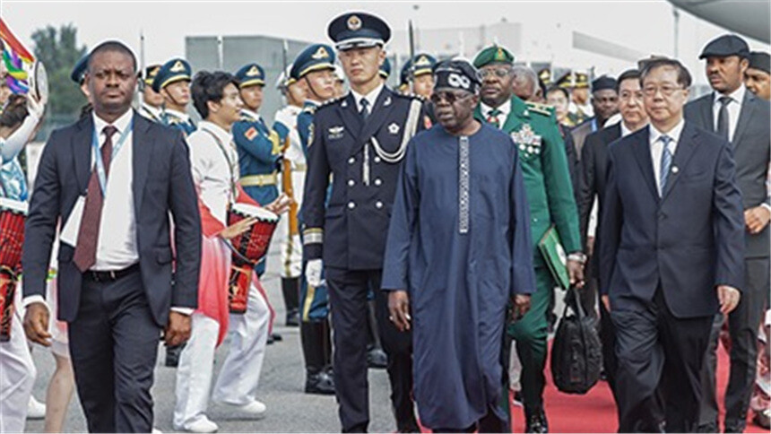 中非合作论坛｜尼日利亚总统提努布抵达北京