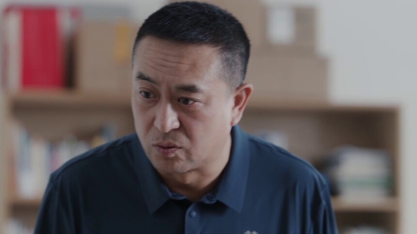 《欢乐家长群》第2集看点：奔波！刘向上一年级五年级两头跑