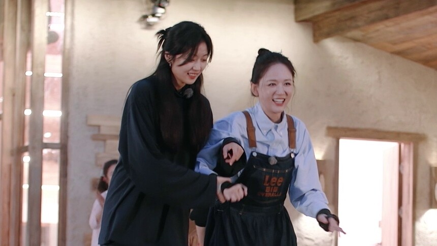 孙千成轮滑少女元气满满 陈乔恩学轮滑连滚带爬？