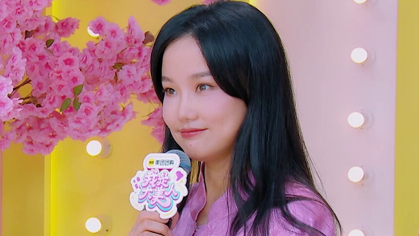黄龄刻在骨子里的气韵 旗袍妆容尽显东方之美