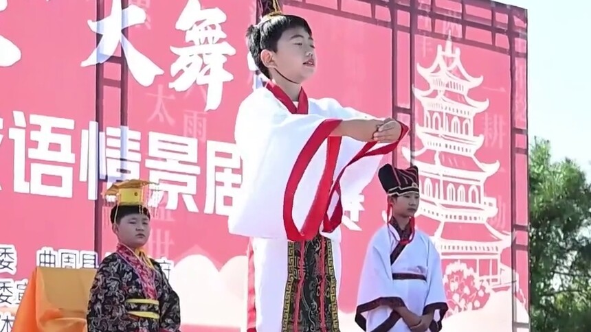 河北曲周：扮靓多彩国庆节  旅客乐享小长假