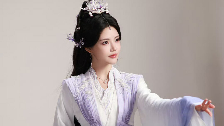 孙珍妮《师兄太稳健》定妆花絮释出 造型灵动古装适配度高
