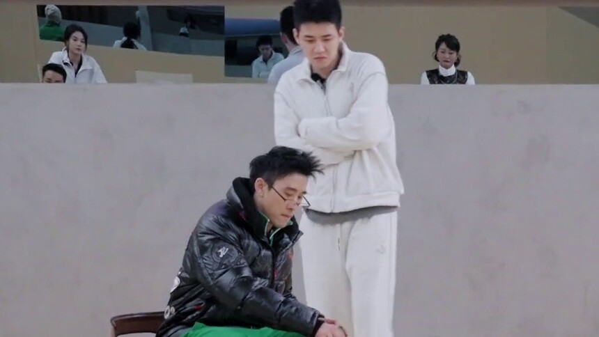 任豪易扬get了下棋大爷的精髓 回课表演获郝蕾称赞！