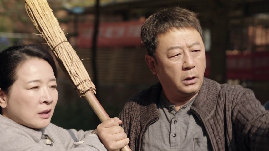 《好运家》第28集看点：师兄见家长被罗爸拿扫帚赶？
