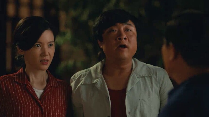 罗十福让闺女陪着看电视，罗虹熬夜赶工