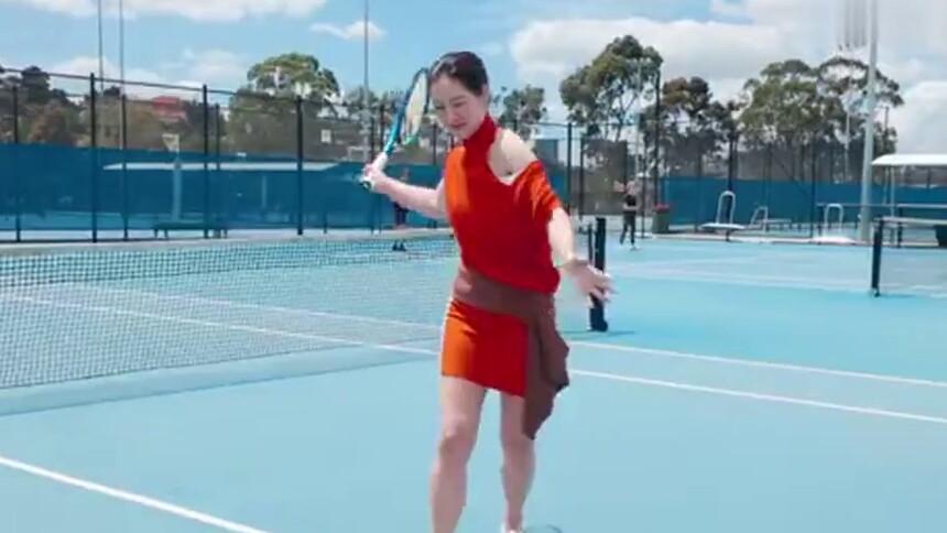 李娜墨尔本悠然大片 十年归来笑容依旧