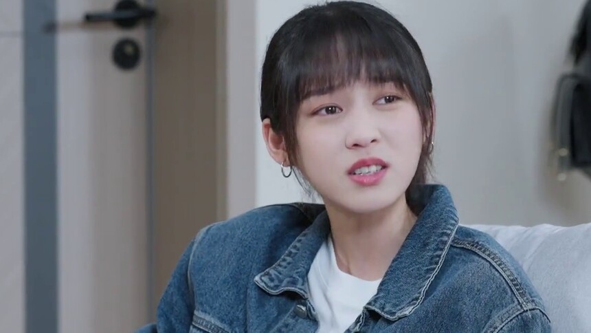 老何看何颜打字想要她教自己拼音，何颜说他基础太差需要入门级老师