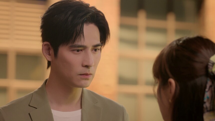 《另一种蓝》第16集看点：甜度爆表！陈小满柯岩月光下深情拥吻！