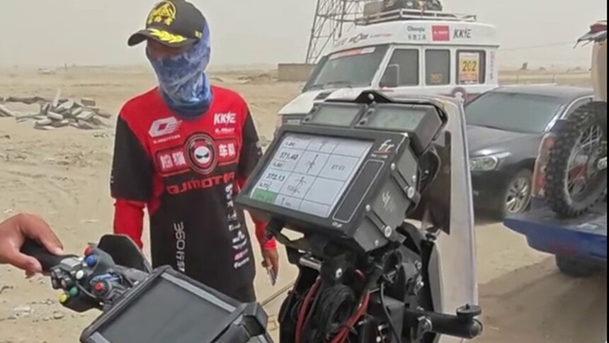 赛车“生病”？看看车手李华是怎么做的