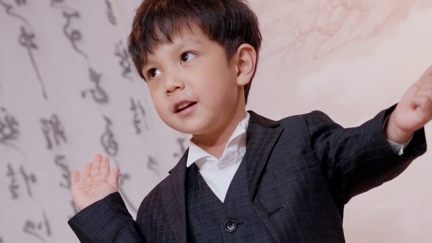 东北靓仔出没！可乐穿西服秒变小吴彦祖