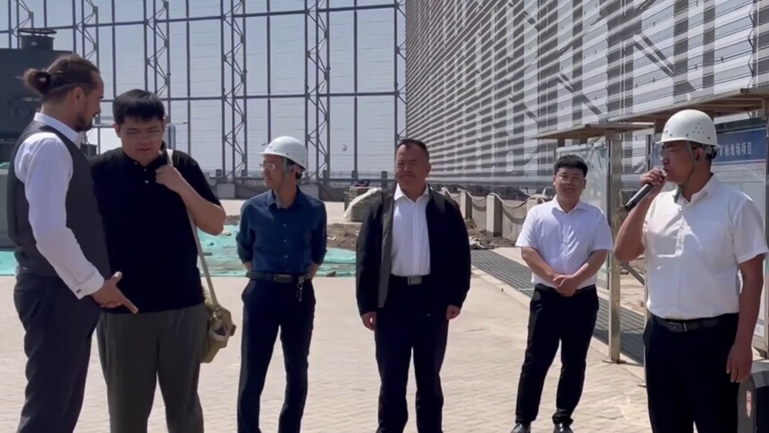 斯洛伐克媒体代表参观河北黄骅港